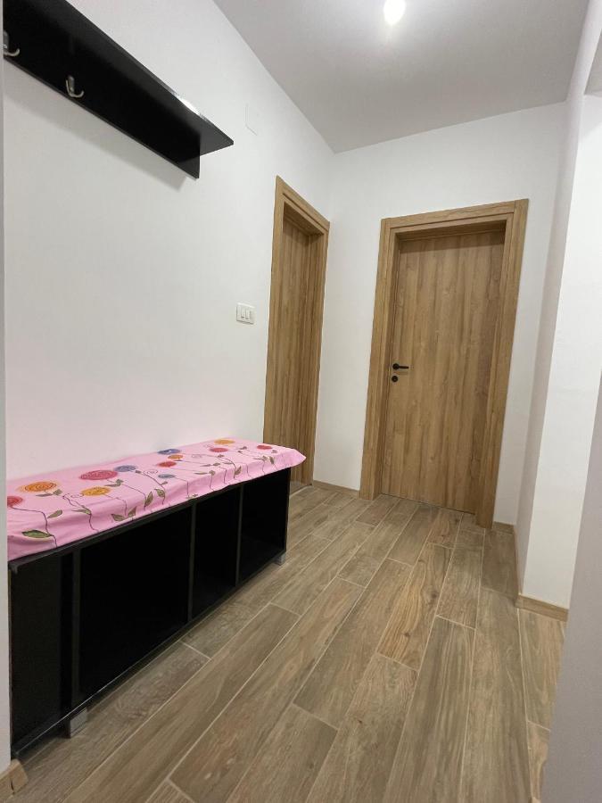 Entire Spacious Apartment With Free Parking Podgoriçe Dış mekan fotoğraf