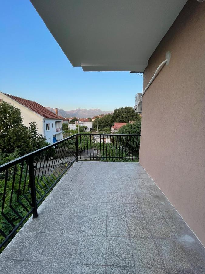 Entire Spacious Apartment With Free Parking Podgoriçe Dış mekan fotoğraf