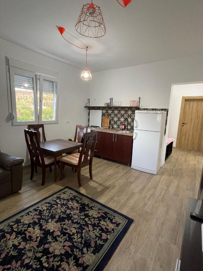 Entire Spacious Apartment With Free Parking Podgoriçe Dış mekan fotoğraf
