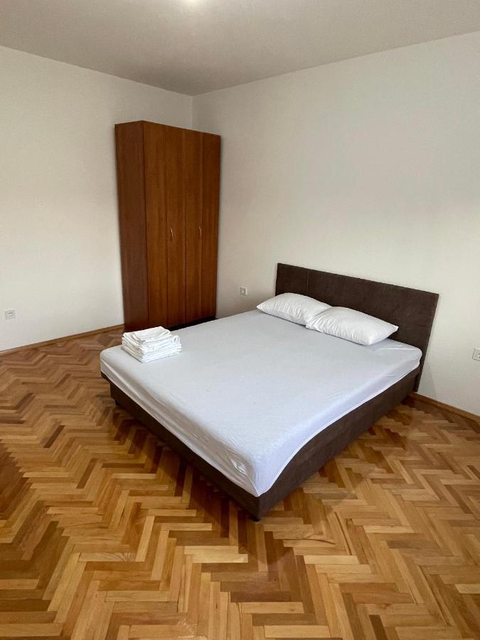 Entire Spacious Apartment With Free Parking Podgoriçe Dış mekan fotoğraf